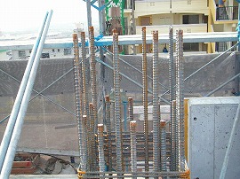 1　柱筋　圧接開始